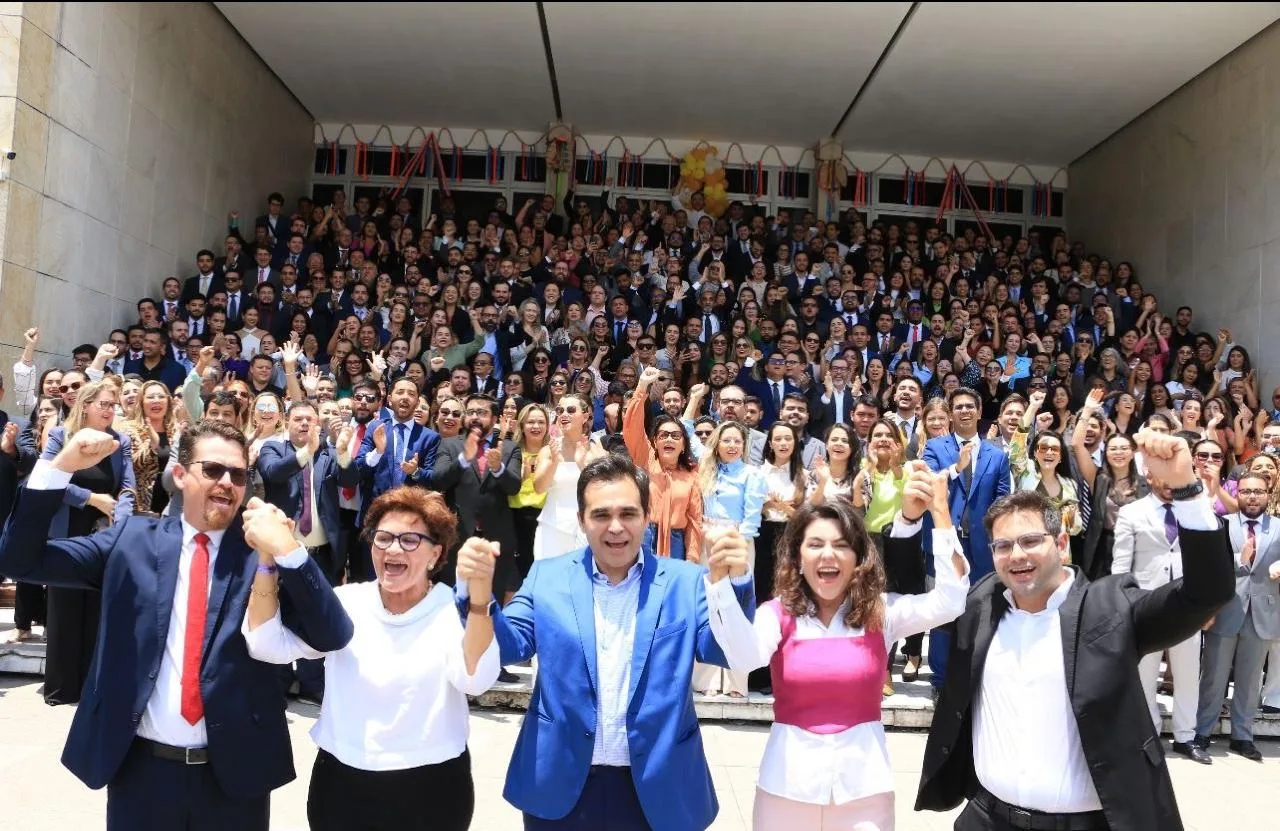 Na quarta-feira, 09, os advogados Sávio Barreto e Brenda Araújo protocolaram o registro de Chapa RENOVA OAB, para concorrer à próxima eleição do casarão. Os advogados mobilizaram e ampliaram o grupo da última eleição. 