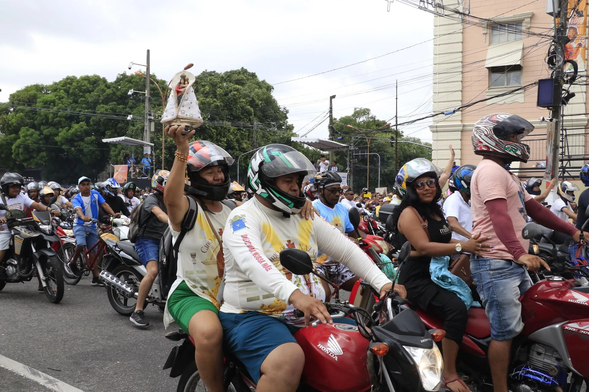 Cinco vias terão os bloqueios abertos após a passagem da Moto Romaria e serão interditadas, novamente, uma hora antes da passagem das principais procissões

Foto celso Rodrigues/ Diário do Pará.