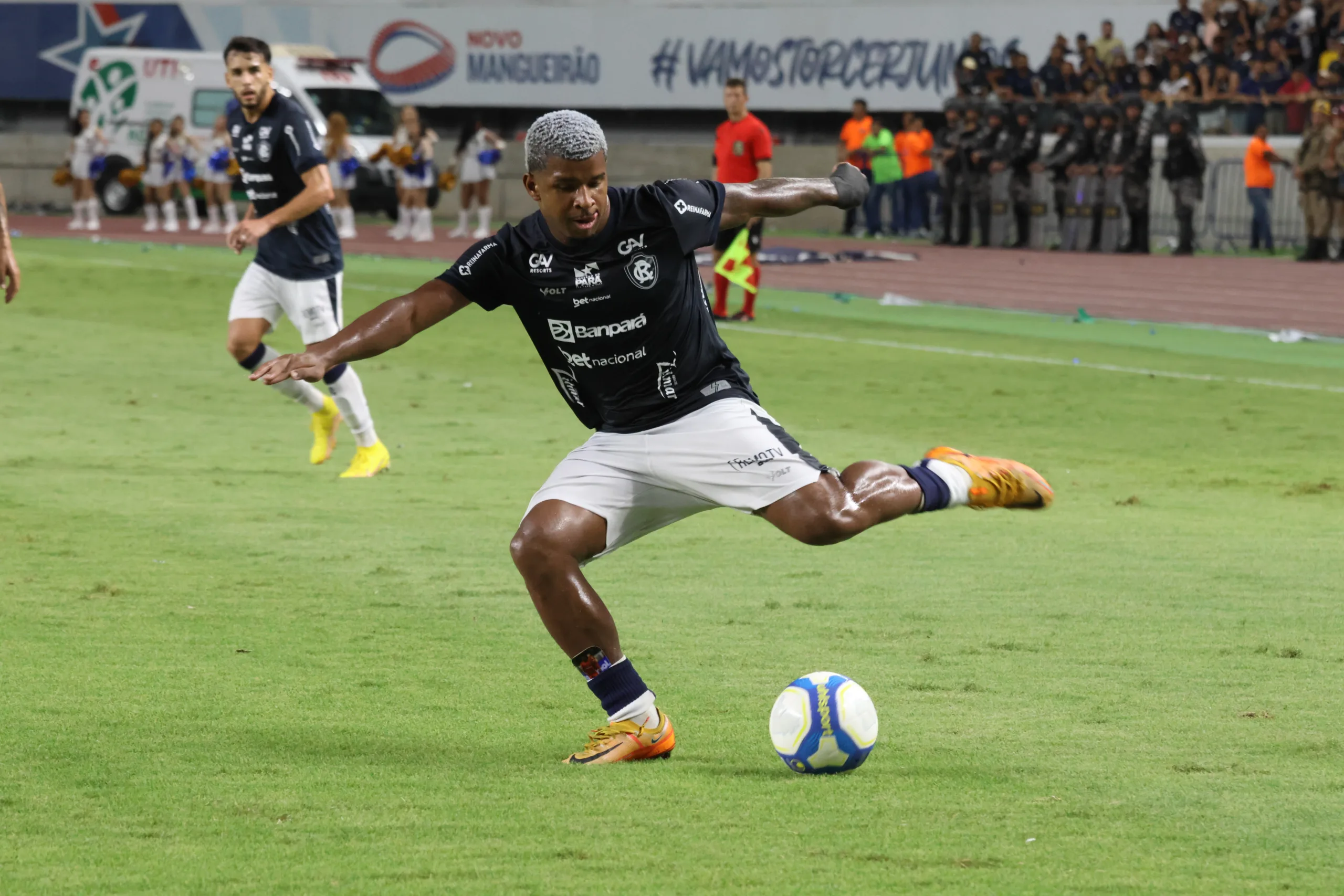 
O meia suou a camisa pelo Remo neste ano e caiu nas graças da torcida - Foto: Irene Almeida/Diário do Pará