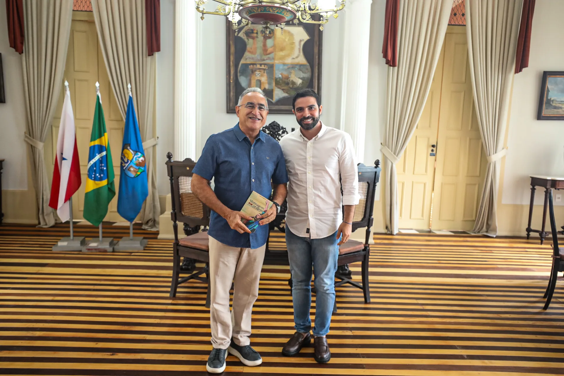 Na manhã desta quinta-feira, 31 de outubro, o prefeito eleito de Belém, Igor Normando (MDB), e o atual prefeito, Edmilson Rodrigues (PSOL), se reuniram no Palácio Antônio Lemos para dar início à transição de governo. Foto: Mácio Ferreira/Prefeitura de Belém