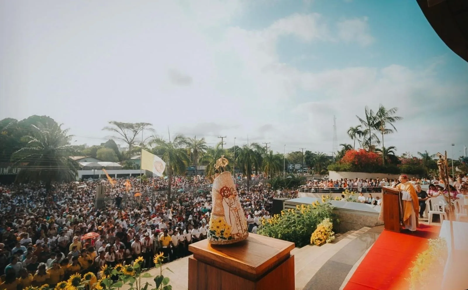 Mais de 300 mil pessoas participaram da 26ª Romaria da cidade de Castanhal, região do nordeste paraense. A Romaria começou às 6h de domingo (20).