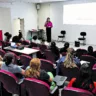 O grupo RBA realizou uma palestra no auditório para funcionárias sobre fatores de risco e prevenção do câncer de mama.