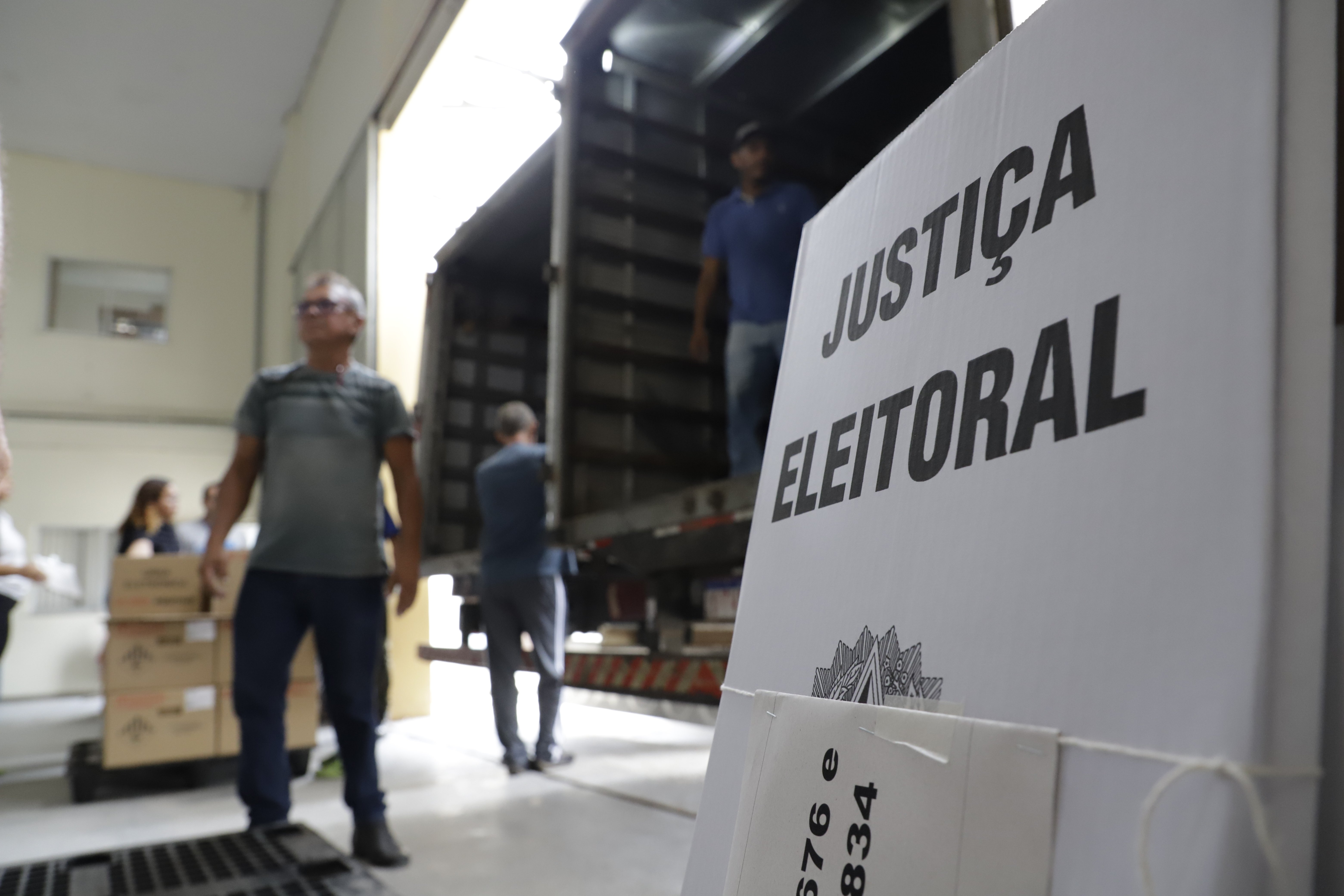 A regularização exige o pagamento de uma multa definida pelo juiz eleitoral