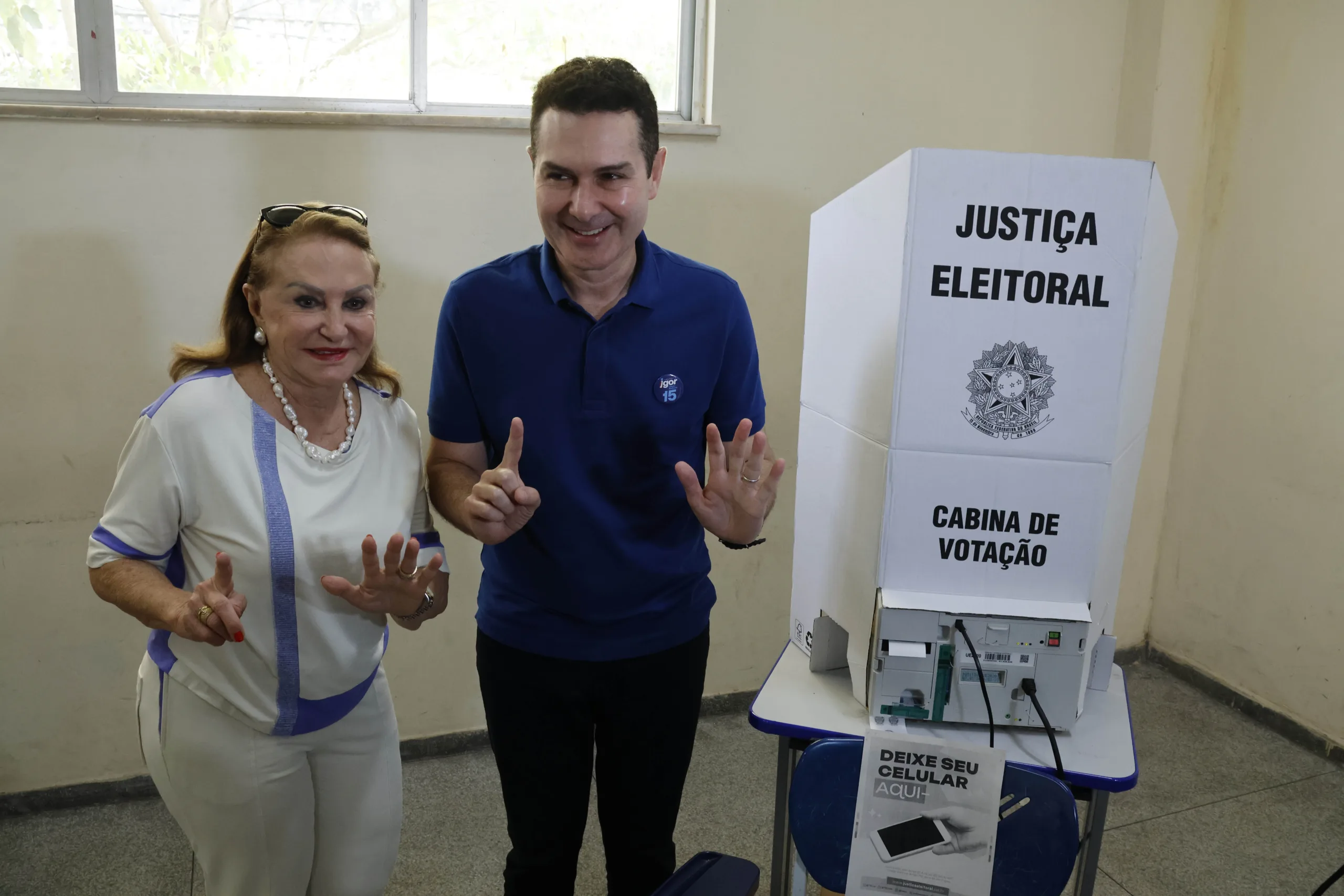 Belém, Pará, Brasil. Cidade. Votação Jader Filho, Ministro das Cidades e Elcione Barbalho, deputada federal - Colégio Vilhena Alves, que fica na Magalhães Barata, entre Gentil e 3 de Maio. 27/10/2024. Foto: Irene Almeida/Diário do Pará.