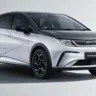 A chinesa BYD, montadora líder mundial em vendas de carros elétricos, anunciou nesta terça-feira, 1, que fará um recall de 97 mil veículos dos modelos Dolphin e Yuan Plus