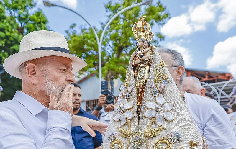  Presidente da República, Luiz Inácio Lula da Silva, durante a romaria fluvial do Círio de Nazaré, no Trapiche de Icoaraci. Belém - PA.

Foto: Ricardo Stuckert / PR