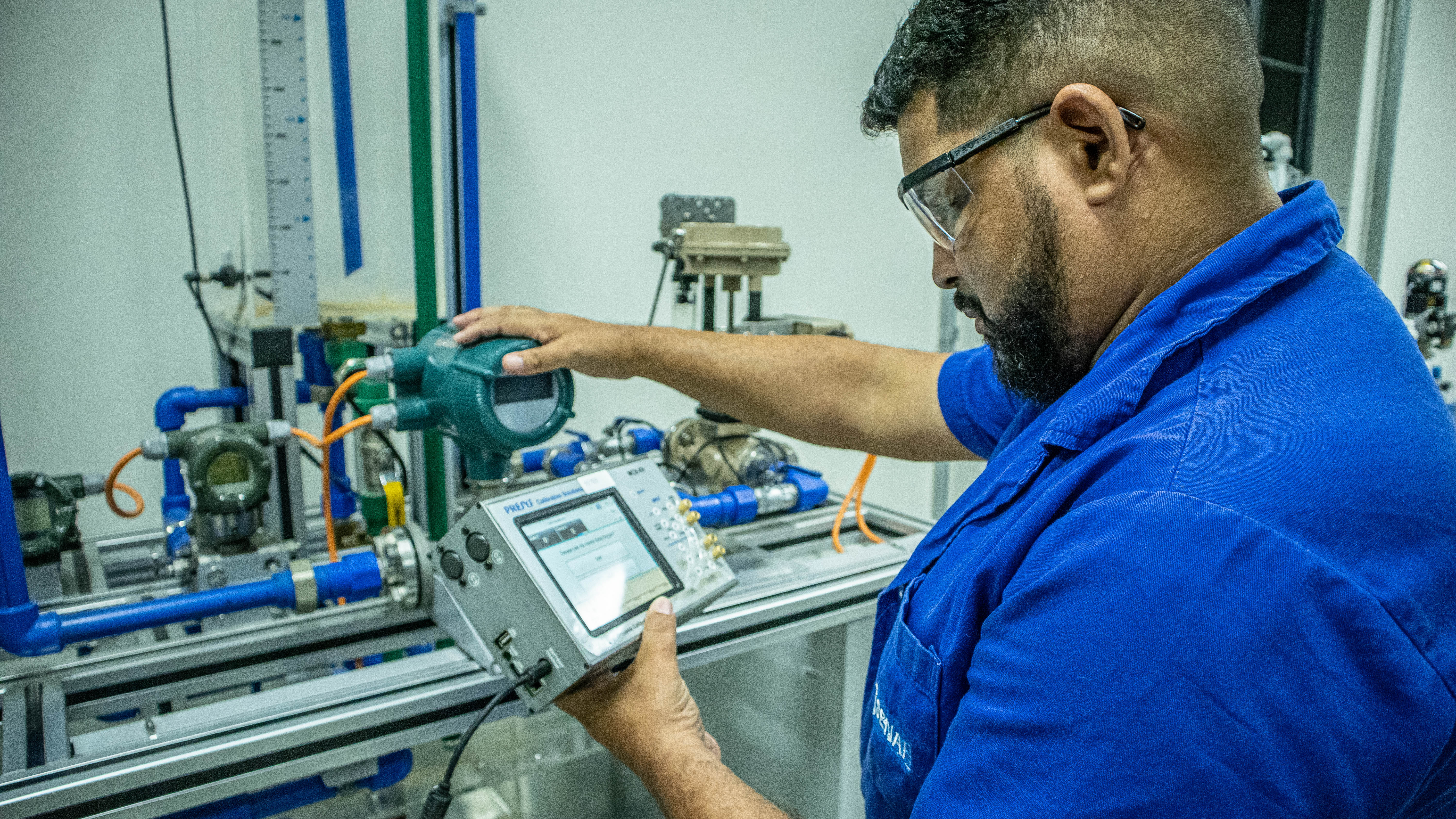 O Serviço Nacional de Aprendizagem Industrial (SENAI) está com 110.258 vagas abertas para cursos presenciais, semipresenciais e a distância