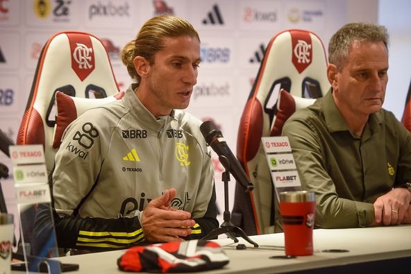 Após a vitória por 2 a 0 sobre o São Paulo neste sábado (12), o técnico Filipe Luís não poupou críticas ao atacante Pedro, q