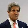 John Kerry, ex-secretário de Estado dos EUA, assinou o Acordo de Paris por aquele país, integrou o governo de Joe Biden até os primeiros meses de 2024 e respondia pelas questões de clima;