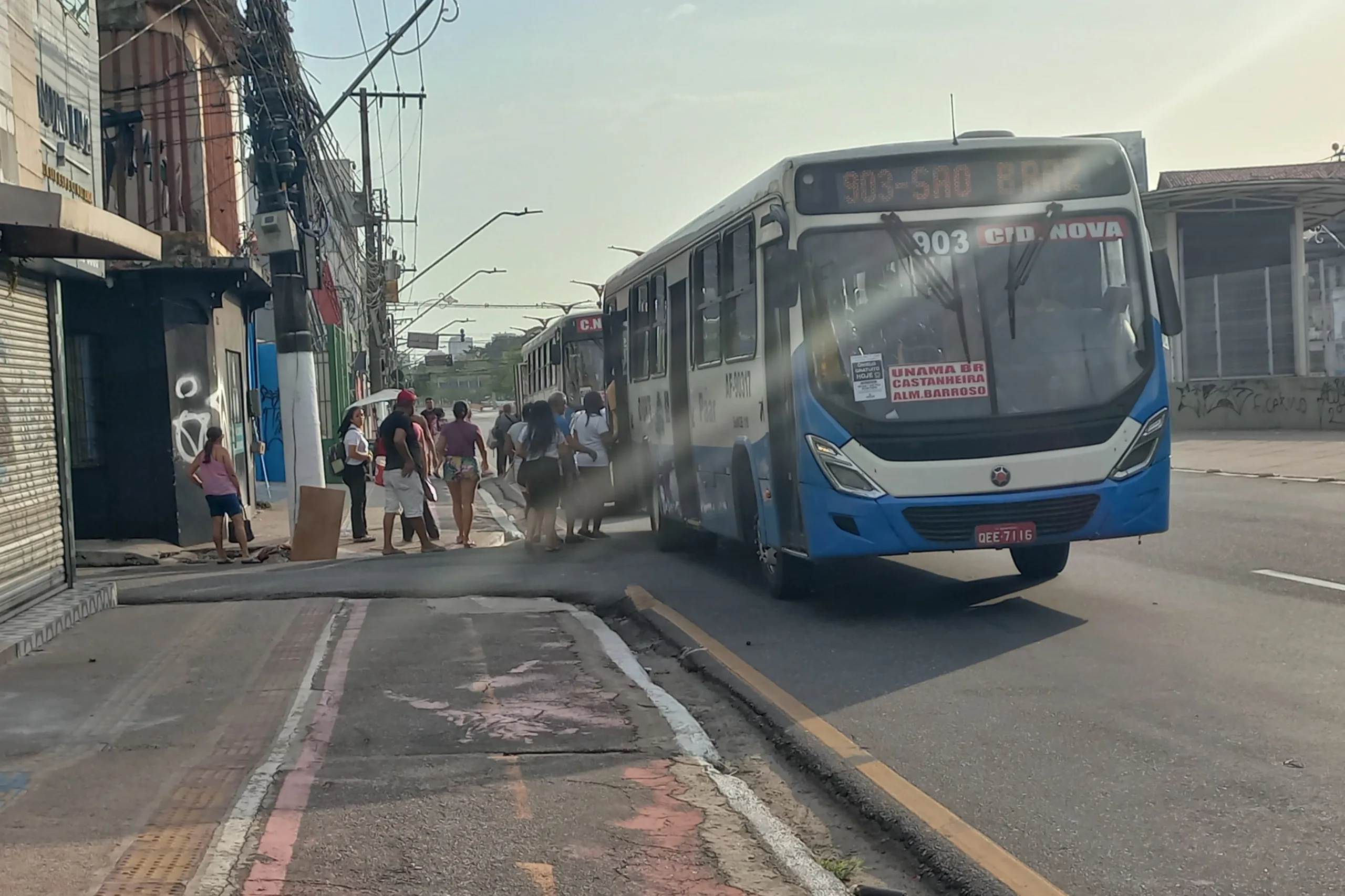 Para assegurar o cumprimento do decreto, os agentes de transporte da Semob realizaram operação especial de fiscalização em todos os terminais das linhas municipais e do BRT, que foram abertos desde o início da manhã.