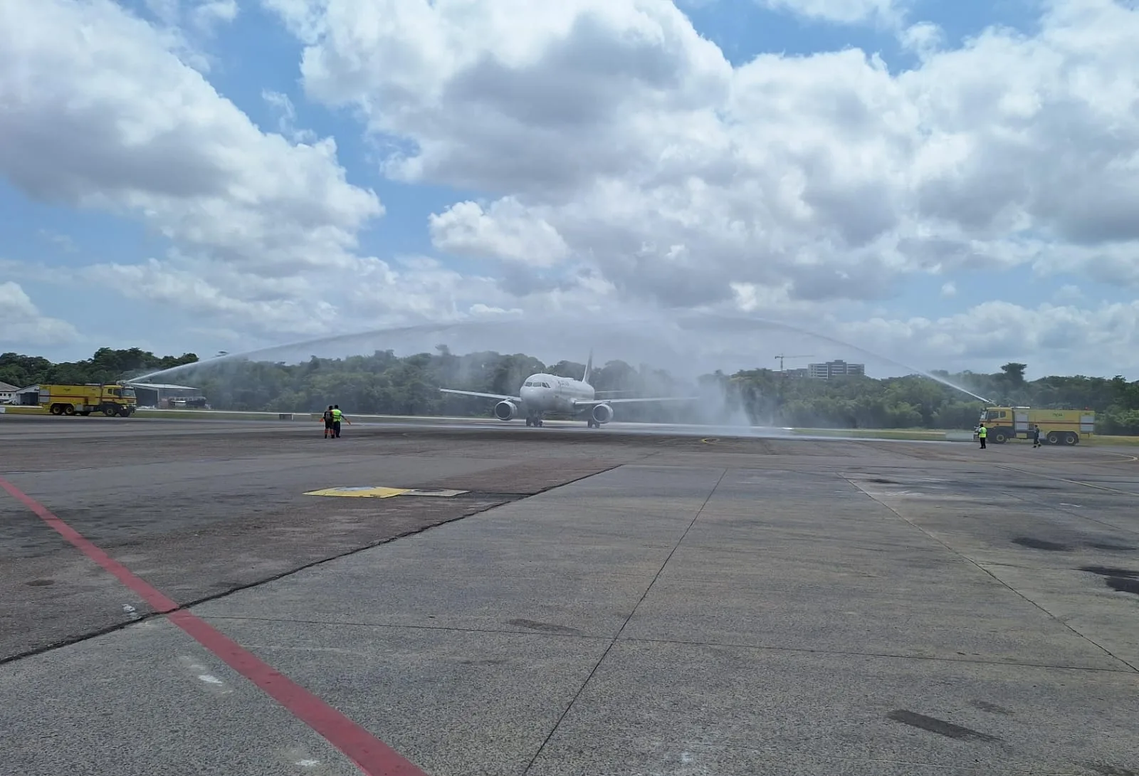 Após o batismo, uma missa aberta ao público foi realizada em frente ao desembarque. Foto: Irlaine Nóbrega