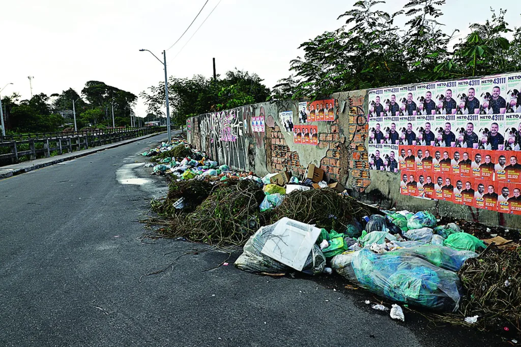 Continua o transtorno para população de Ananindeua que tem lixo doméstico acumulado em vários pontos do município inclusive na frente de Escolas e prédios públicos.  Foto: Wagner Almeida / Diário do Pará.