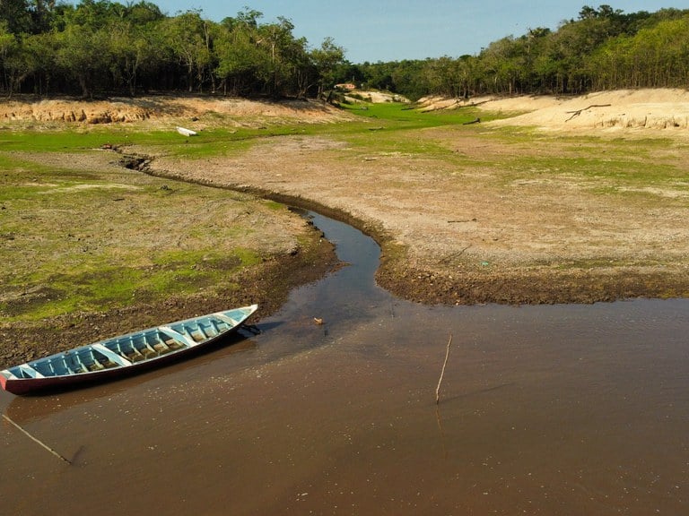 Saiba mais sobre o Auxílio Extraordinário da CAIXA para pescadores impactados pela seca. Receba R$2.824 diretamente na sua conta bancária.