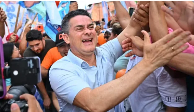 O prefeito de Manaus, David Almeida (Avante), foi reeleito neste domingo (27) para comandar por mais quatro anos a capital do Amazonas