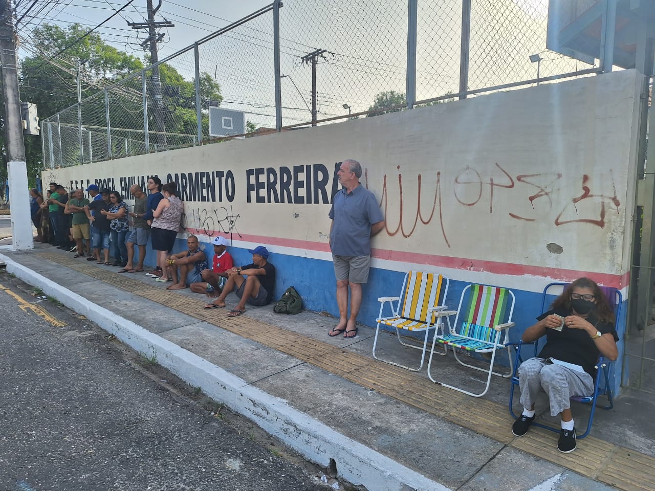 Logo nas primeiras horas deste domingo, 27, o DIÁRIO registrou a presença em grande número de eleitores que voltaram aos locais e votação agora para escolherem o futuro prefeito de Belém