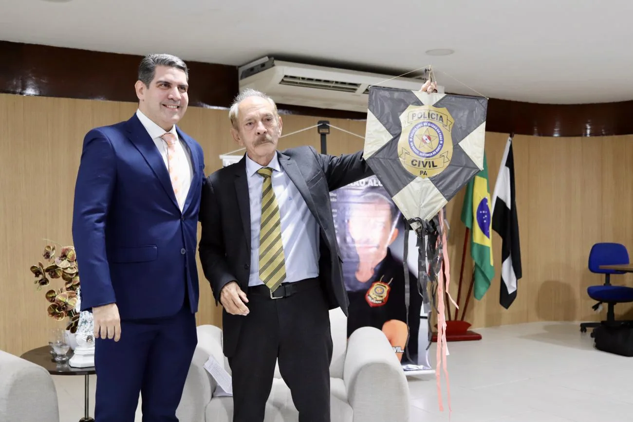 Na manhã desta quarta-feira (9), a Polícia Civil do Pará prestou uma emocionante homenagem ao delegado Armando Tadeu Mourão Alonso, que se aposentou oficialmente no dia 7 de outubro. 