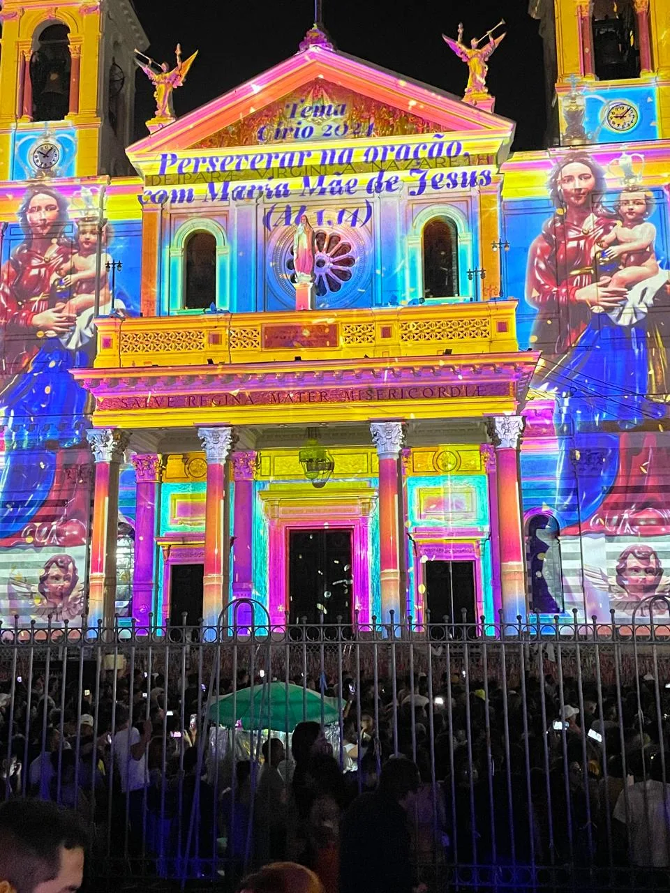 A festa culminará com um espetáculo pirotécnico a partir das 21h45, encerrando 15 dias de intensa devoção e celebração em honra a Nossa Senhora de Nazaré.