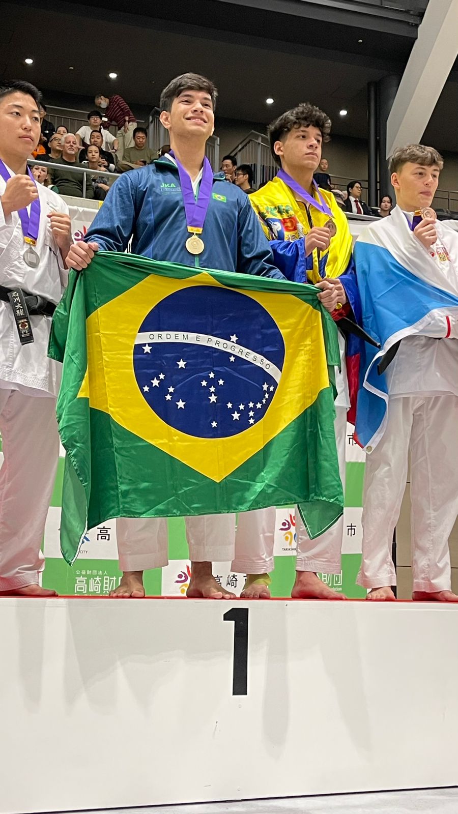 Esta é a primeira vez que um atleta brasileiro vence na categoria Kumite 16-18 anos, destacando-se em um evento considerado o maior do karatê tradicional japonês.