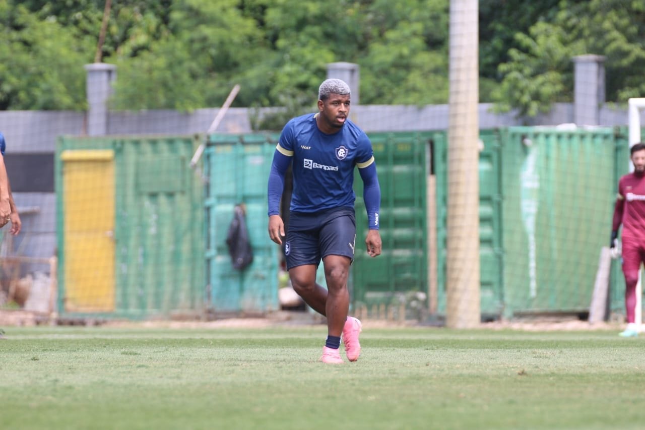 O choque de cabeça com o zagueiro bicolor Joaquín Novillo fez com que o volante Jaderson saísse do Re-Pa ainda na metade do segundo tempo
