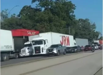 A irregularidade envolve a formação de longas filas, inclusive duplas, em frente à fábrica da Solar/Coca-Cola.