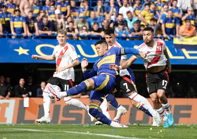 Boca Juniors x Rosario Central se encontram na Liga Profesional. Acompanhe ao vivo este clássico cheio de tradição e rivalidade.