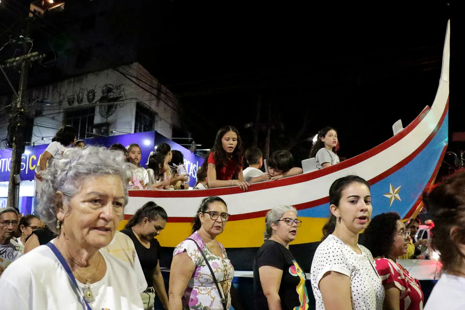 O traslado dos carros começou em 2019. E em sua terceira edição, a romaria atraiu cerca de 30 mil devotos. Foto: Antonio Melo