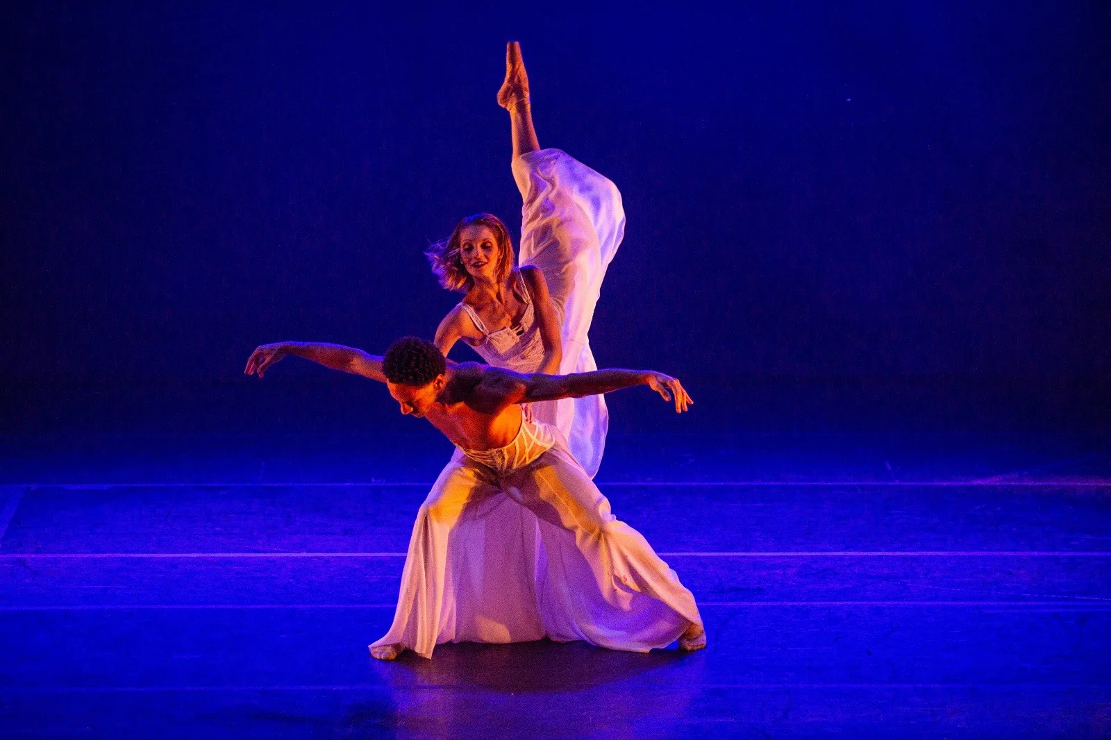 Na imagem, os bailarinos João da Mata e Thaís Cabral, da Cia de Ballet Dalal Achcar, convidada desta edição. FOTO: DIVULGAÇÃO