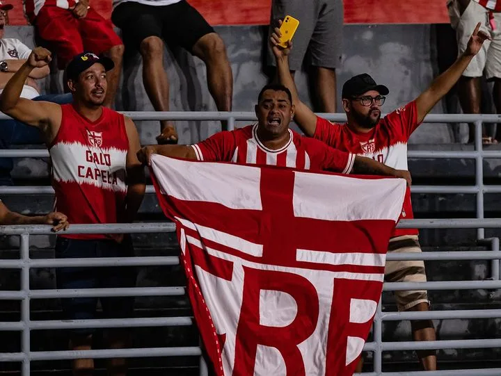 O CRB venceu e passou do Paysandu na tabela. foto 
📸 @franciscocedrimfotografia