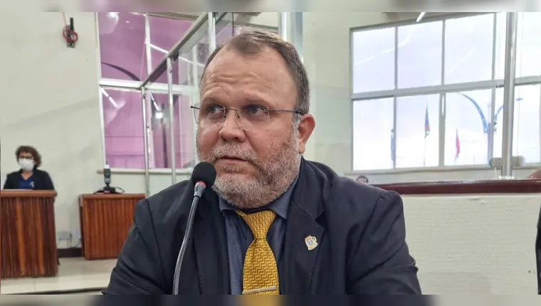 Juscelino Kubitschek Campos de Souza, mais conhecido como “JK do Povão”, está concorrendo no segundo turno das eleições municipais de Santarém pelo PL, aparecendo nas pesquisas atrás de Zé Maria (MDB).