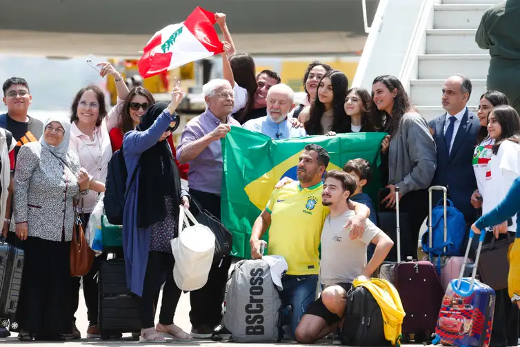 Aeronave pousa em Beirute para 2º voo de repatriação de brasileiros