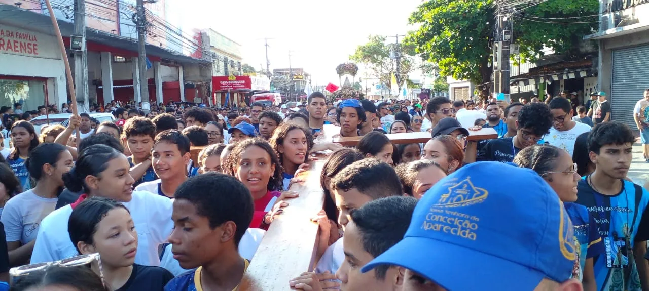 A procissão começou na Pedreira e vai até a Basílica Santuário. Fotos: Celso Rodrigues