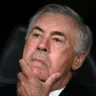 Carlo Ancelotti é premiado como melhor técnico do ano no Prêmio Bola de Ouro. Descubra mais sobre a votação e os finalistas. Foto: Getty