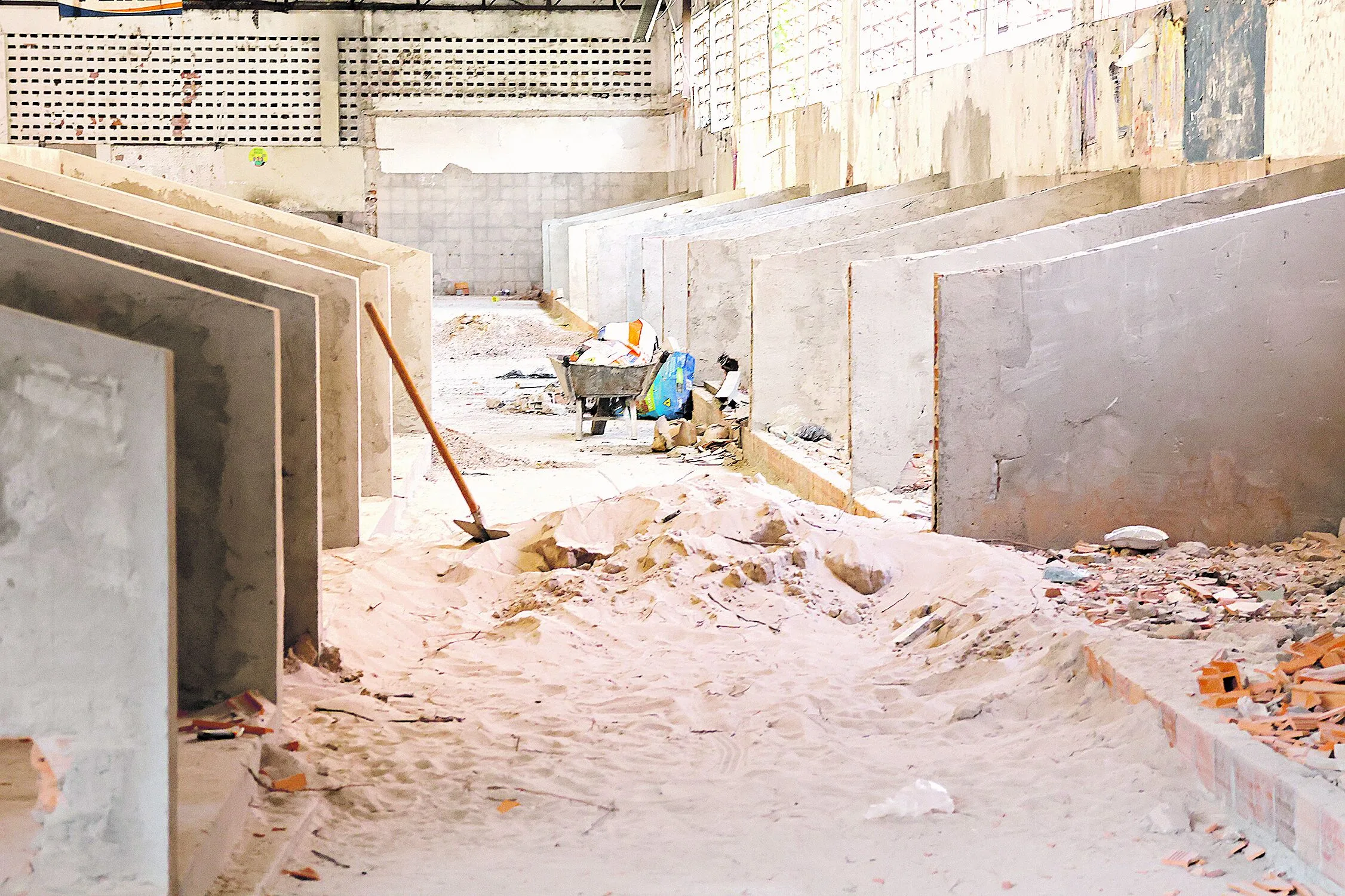 Conheça os desafios enfrentados pelos feirantes e consumidores do Guamá durante a reforma do mercado e do complexo de abastecimento.