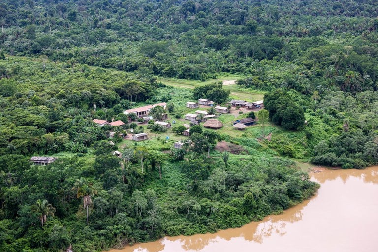Governo Federal toma medidas para proteger a Terra Indígena Apyterewa. Multa de R$ 50 mil e penalidade diária por reinvasão.