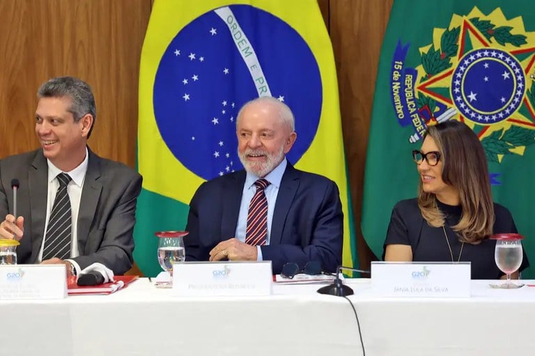 Atualização sobre o estado de saúde do ex-presidente Lula. Entenda como está sendo o tratamento no Hospital Sírio-Libanês em São Paulo.