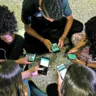 O texto permite o uso do celular apenas em atividades pedagógicas e inclusivas FOTO: AGÊNCIA BRASIL