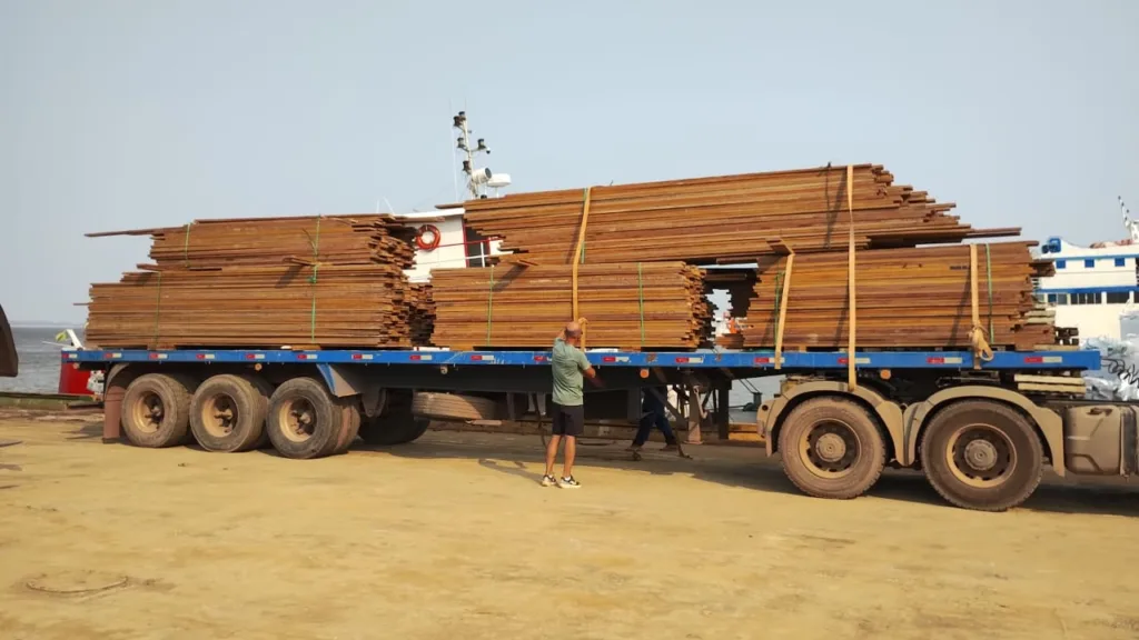 Na ação, uma pessoa foi conduzida para a delegacia de Polícia Federal em Santarém/PA, por estar transportando o produto sem a devida documentação..