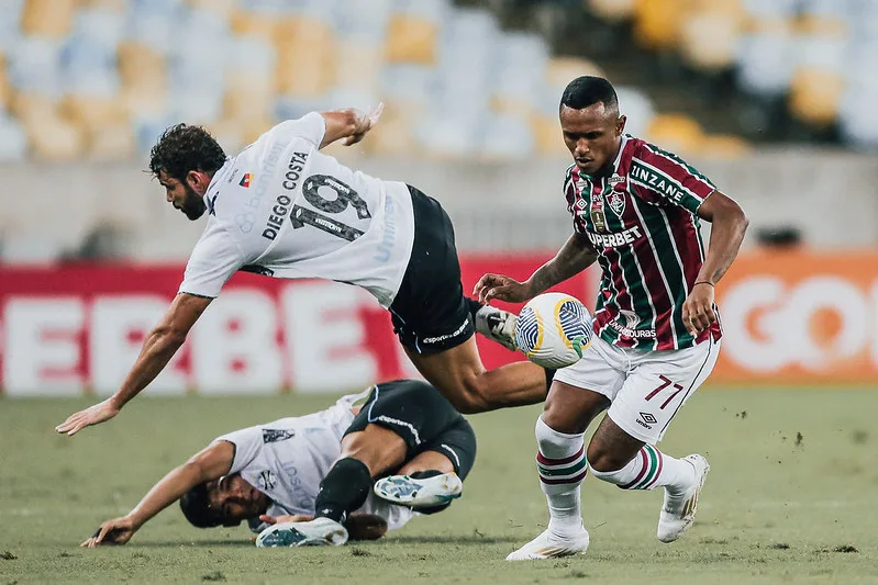 Com o resultado, a equipe de Mano Menezes chegou aos 37 pontos, enquanto os comandados de Renato Gaúcho foram aos 39 pontos -eles ocupam a 12ª e a 11ª posição, respectivamente. O Bragantino, que abre o Z4 e joga neste sábado (2), soma 34 pontos.