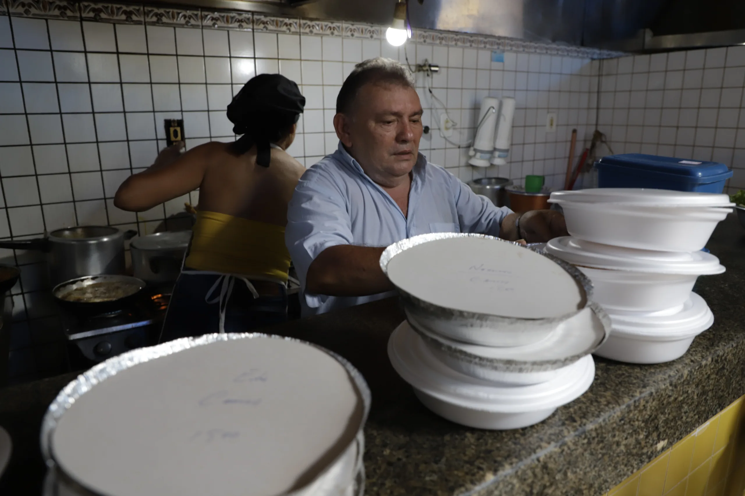 Nazareno Cardoso avalia que a venda de refeições é bastante concorrida entre os feirantes Foto: Mauro Ângelo