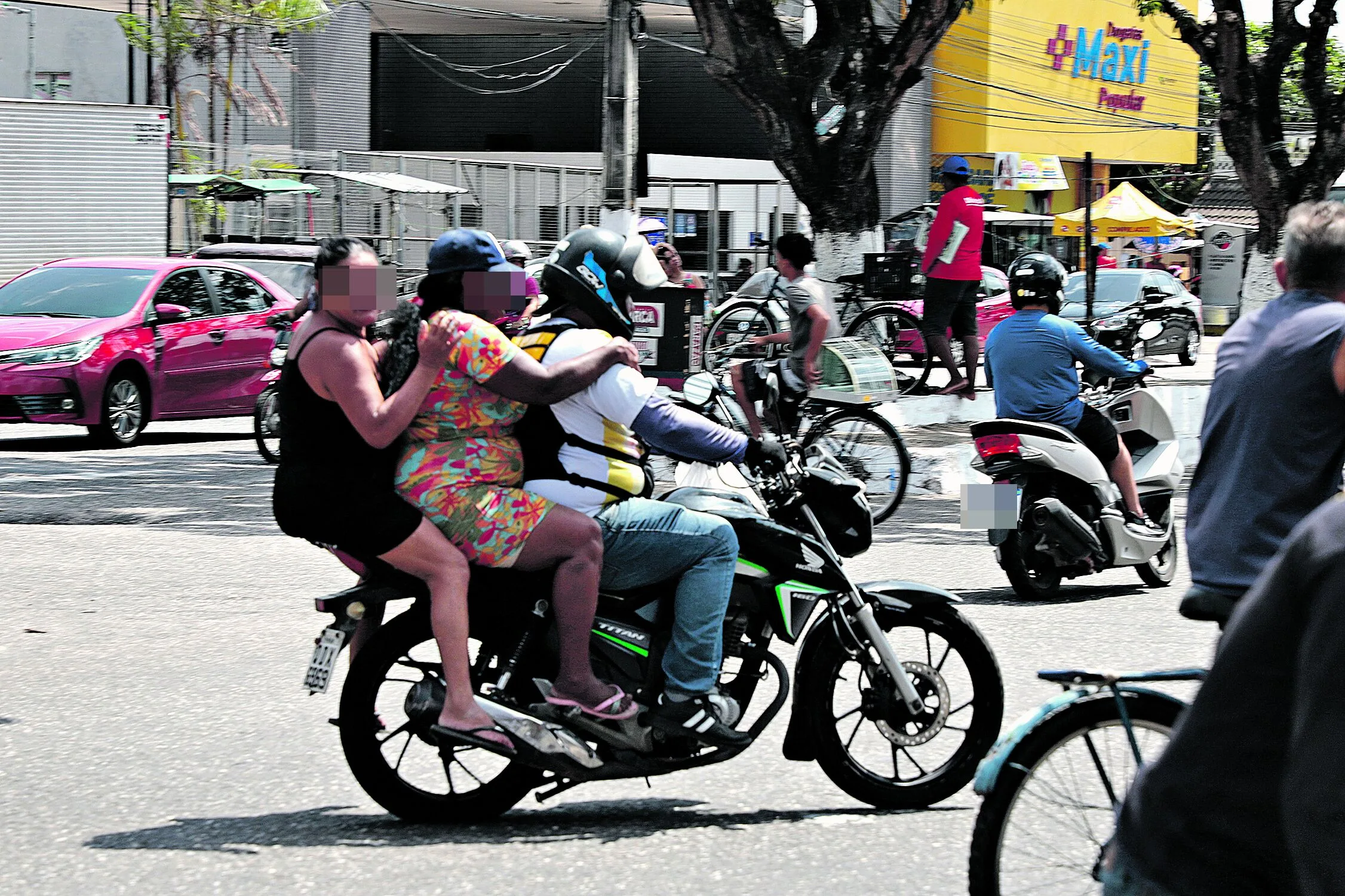 Sinalização precária, falta de fiscalização adequada e desrespeito às leis de trânsito fazem o tráfego de Icoaraci ser bastante inseguro para condutores de veículos, motociclistas, ciclistas e pedestres