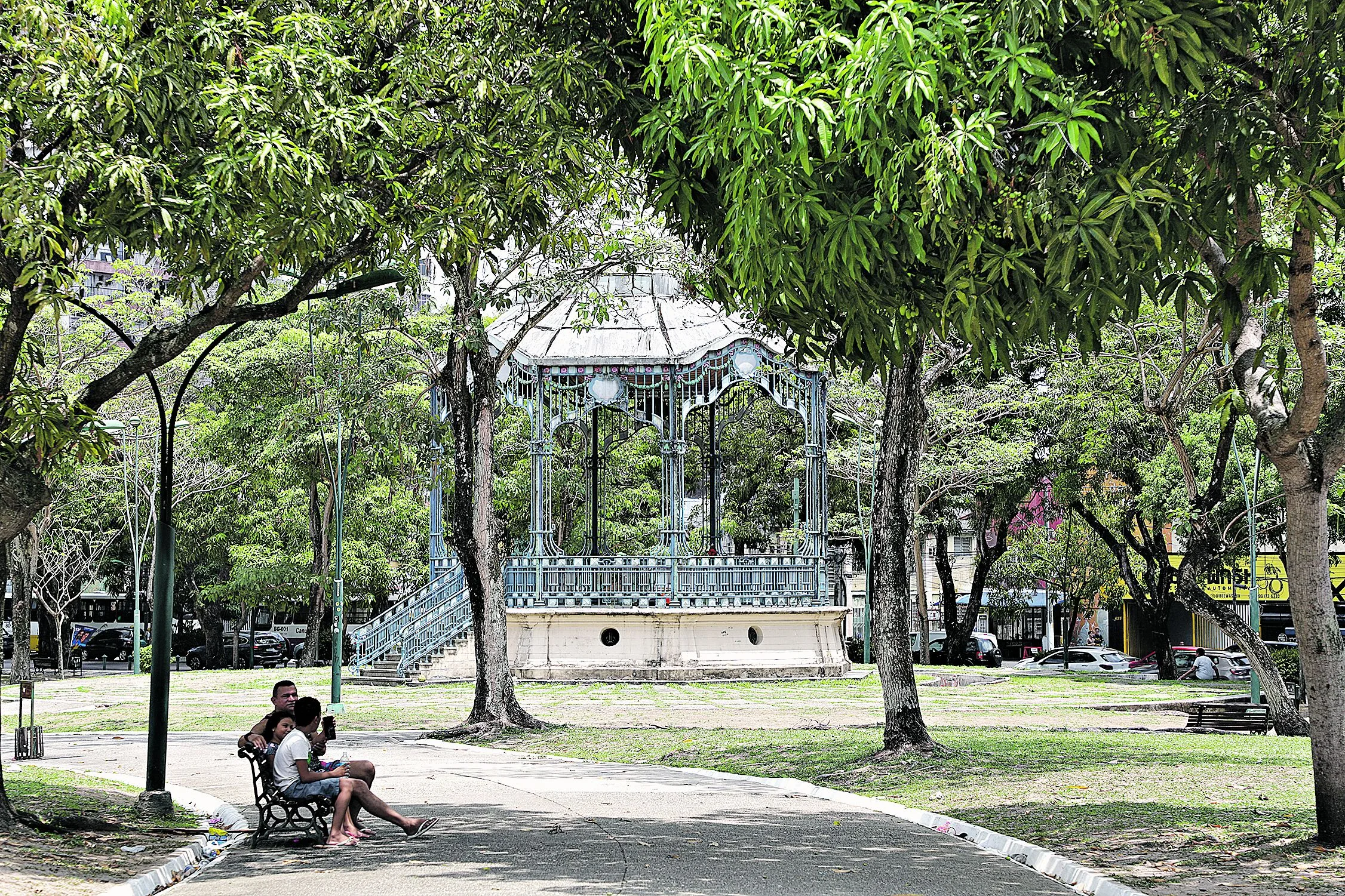 Praças Batista Campos e República, no centro da cidade, sofreram diversas intervenções estruturais ao longo dos séculos, em um registro ainda presente do crescimento urbano e social da capital

 Foto: Mauro Ângelo/ Diário do Pará.