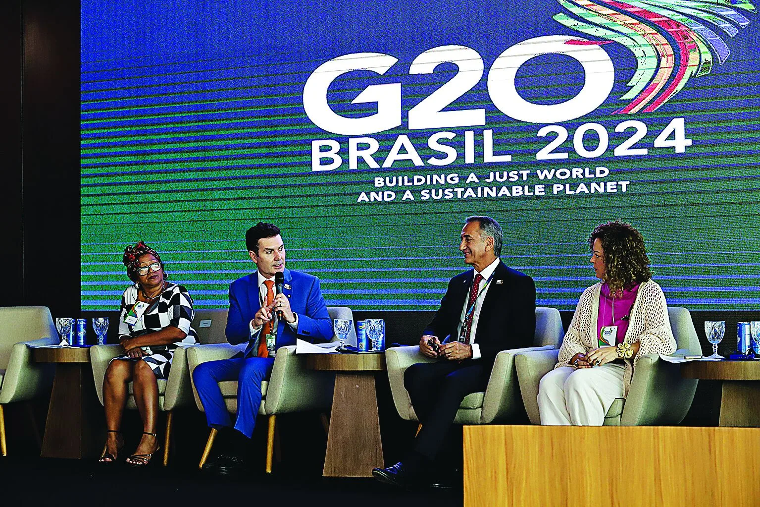 O ministro Jader Filho durante os debates do Grupo de Trabalho do G20, no Hangar