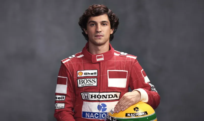 O minuto inicial do primeiro episódio de "Senna" não deixa mentir -esta é uma das grandes apostas da Netflix não apenas no Brasil, mas no mundo todo. A vinheta da gigante do streaming foi reformulada especialmente para a série, com o "N" vermelho acoplado ao farol de um carro de corrida e seu característico som de "tudum" misturado aos roncos de um motor.