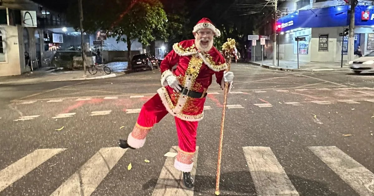 Conheça a profissão de Papai Noel: a preparação, os desafios e as interações que tornam essa figura mágica essencial no Natal, encantando crianças e adultos.