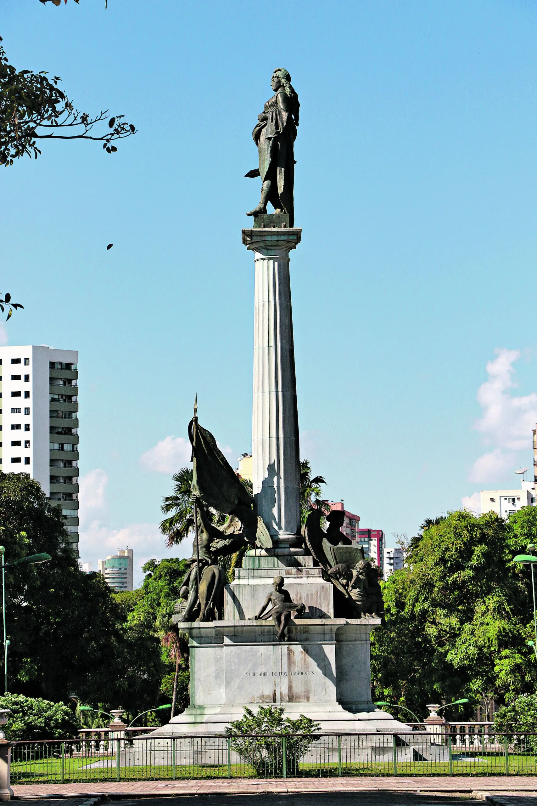 Em Belém, o Monumento à República, localizado na Praça da República, no bairro da Campina, inaugurado no dia 15 de novembro de 1897, é um símbolo da transição política, que traz um convite à reflexão sobre a construção do país.