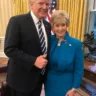 Entenda a escolha de Linda McMahon por Trump para o cargo de secretária da Educação e conheça suas ideias para o sistema educacional dos EUA.