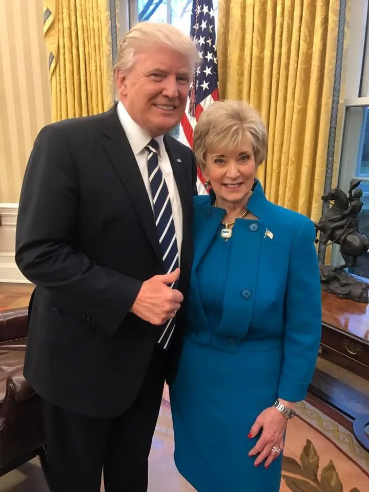 Entenda a escolha de Linda McMahon por Trump para o cargo de secretária da Educação e conheça suas ideias para o sistema educacional dos EUA.