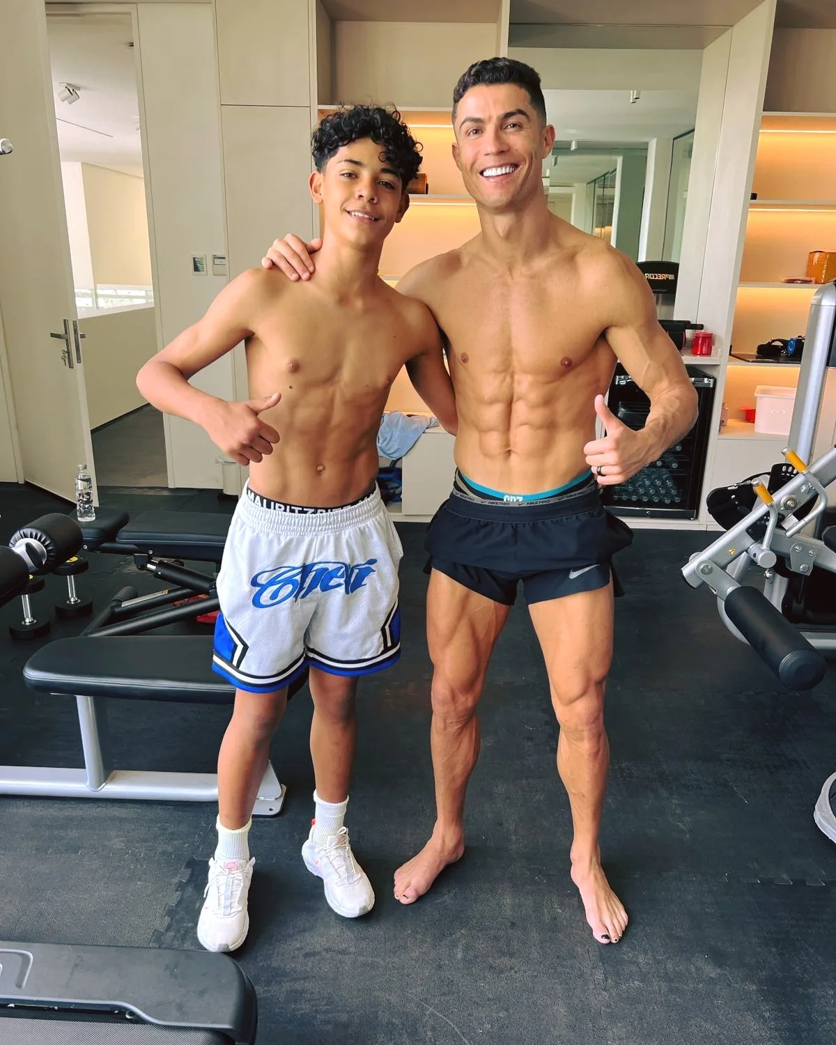 Cristiano Ronaldo não descarta a ideia de esticar um pouco mais a carreira para jogar com seu próprio filho, Cristiano Ronaldo Jr.