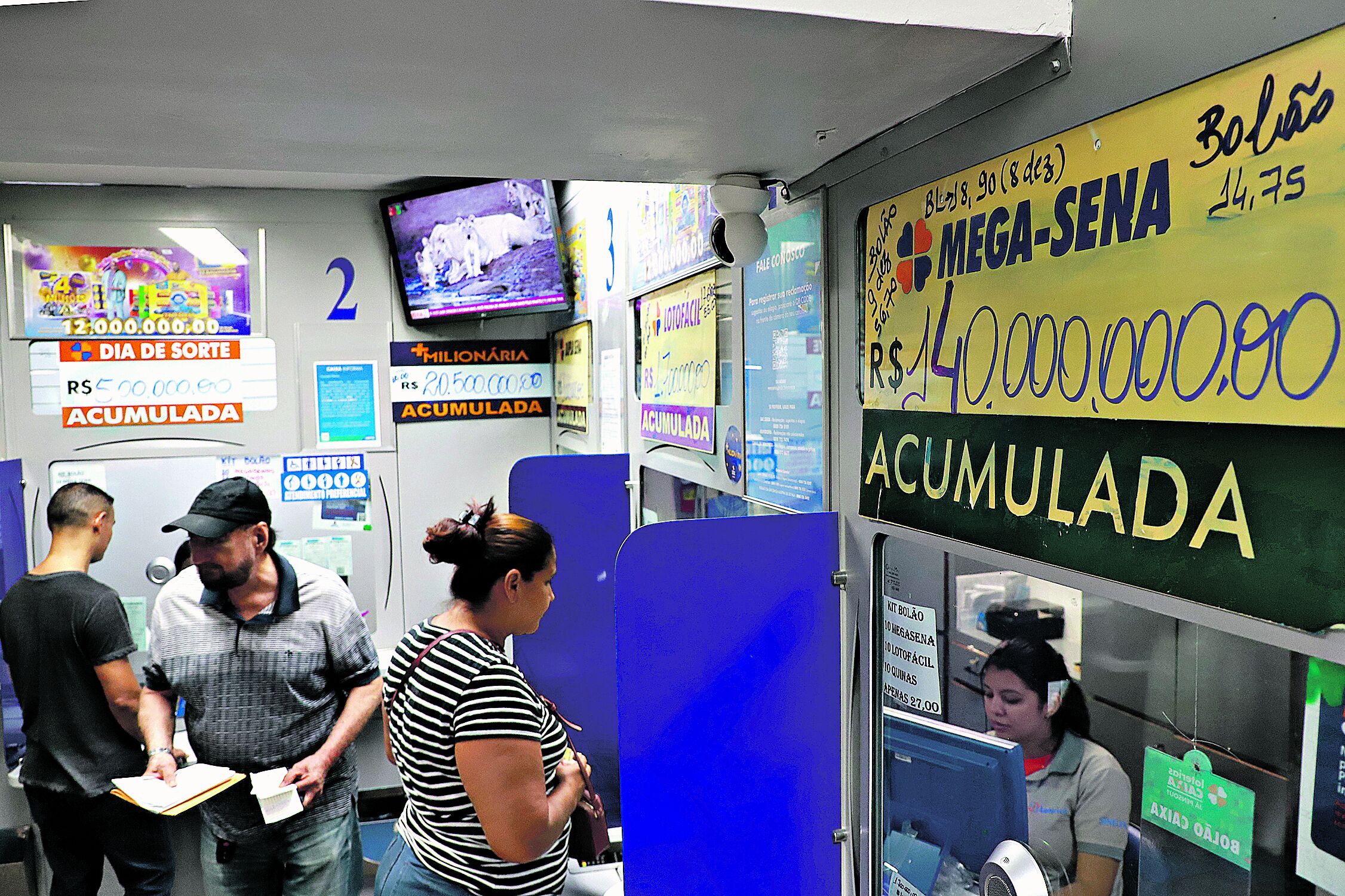 Confira o resultado do sorteio da Mega-Sena 2795: um sortudo apostador de Cuiabá levou o prêmio acumulado de R$ 201.963.763,26.