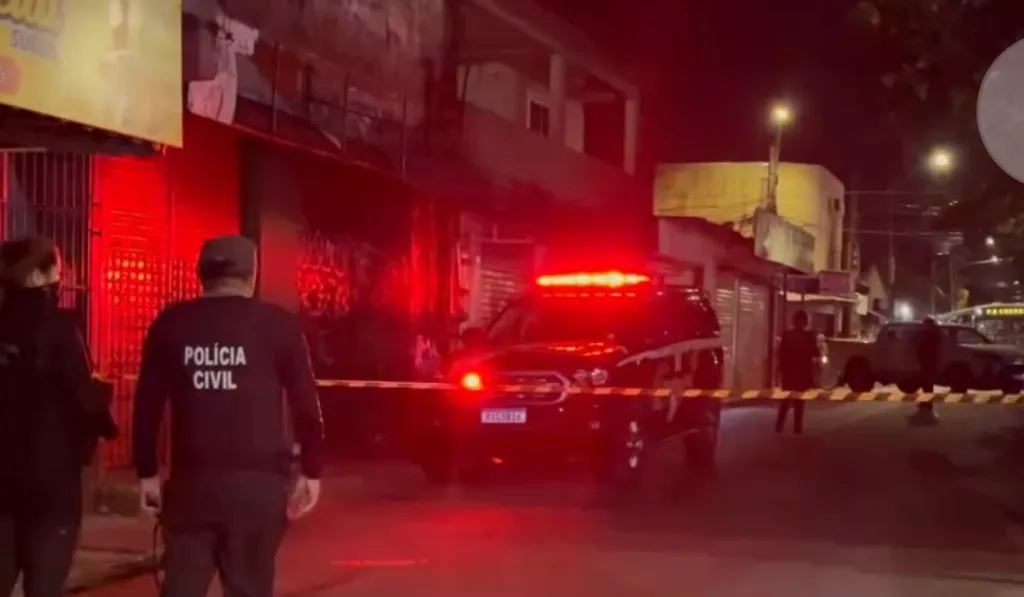 Um policial militar reformado foi assassinado depois de um ataque criminoso ocorrido por volta das 20h desta terça-feira (05) quando estava na avenida Principal do conjunto Panorama XXI, na avenida Principal, bairro Mangueirão, em Belém. Um policial militar reformado foi assassinado depois de um ataque criminoso ocorrido por volta das 20h desta terça-feira (05) quando estava na avenida Principal do conjunto Panorama XXI, na avenida Principal, bairro Mangueirão, em Belém.